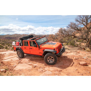 mopar-soft-top-twill-82215614-lifestyle-moab.jpg