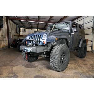 jeep-jk-stubby-winch-bumper_1054-light-bar-installed.jpg